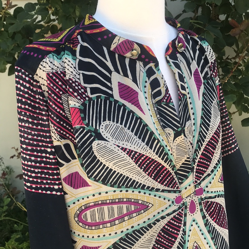 Gently used blouse mostly navy - Picture 2 of 6